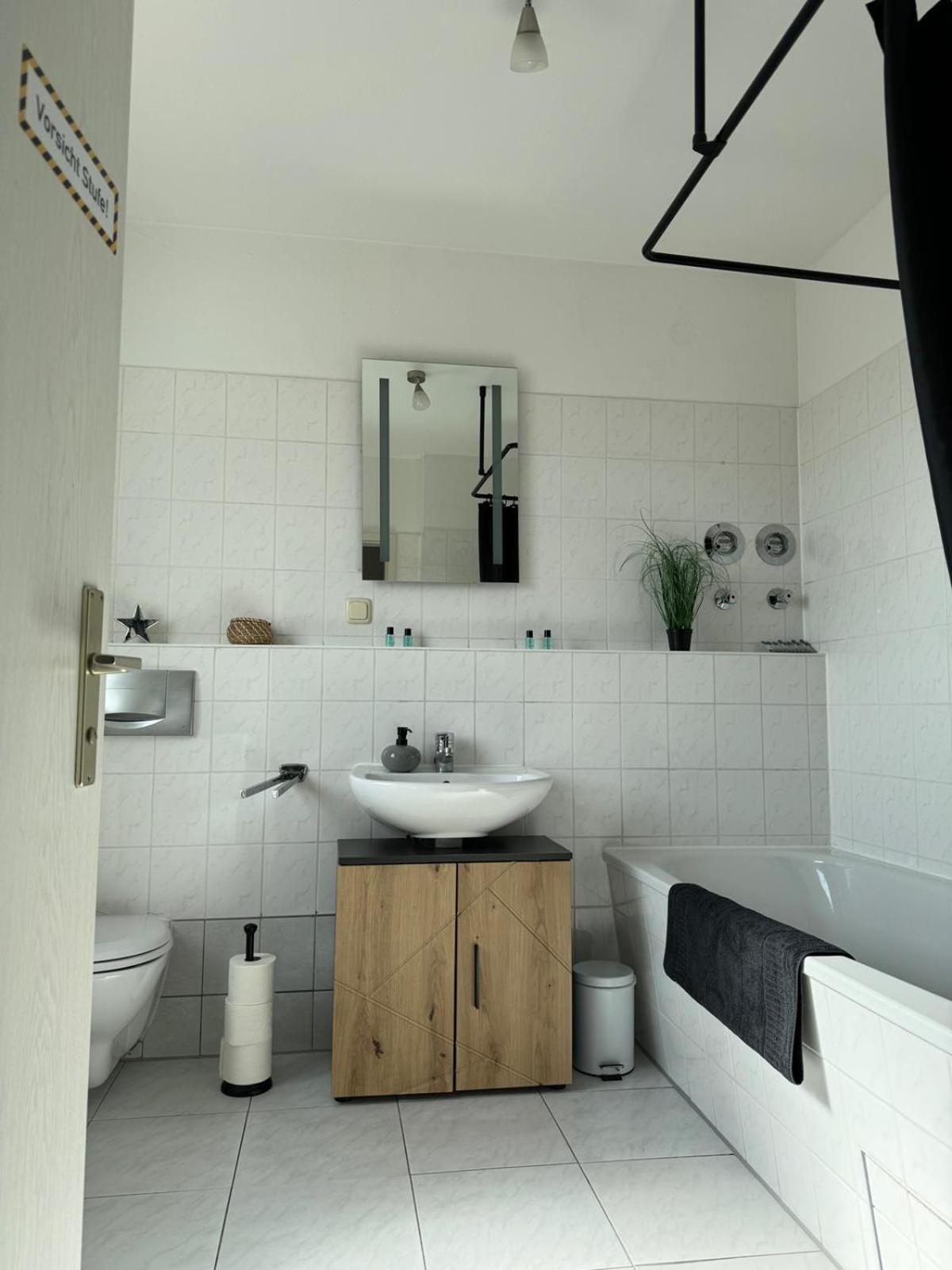 Stylische Ferienwohnung Gratis Wifi Naehe Bahnhof Zwickau Exterior foto